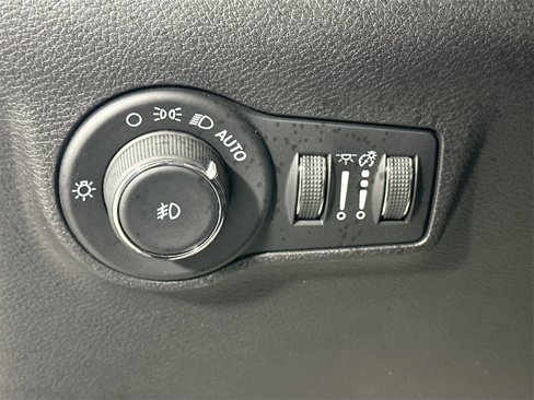 Used 2024 Jeep Compass Latitude image 18