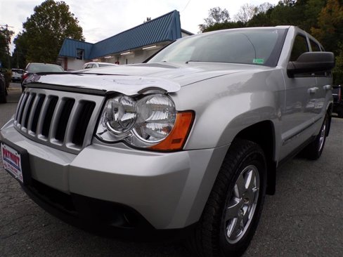Used 2010 Jeep Grand Cherokee Laredo image 3