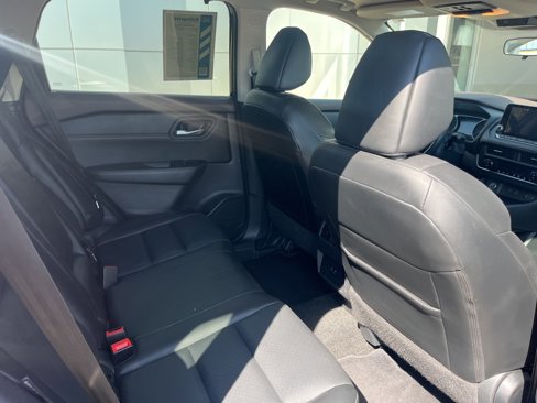Used 2023 Nissan Rogue SV w/ SV Premium B Package image 9
