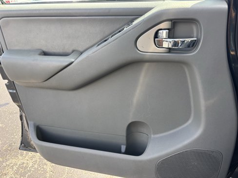 Used 2012 Nissan Frontier SL image 15