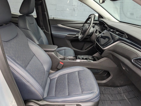 Used 2022 Chevrolet Bolt EUV LT w/ Convenience Package image 9