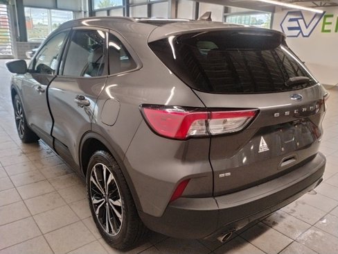 Used 2021 Ford Escape SE w/ SE Sport Appearance Package image 5
