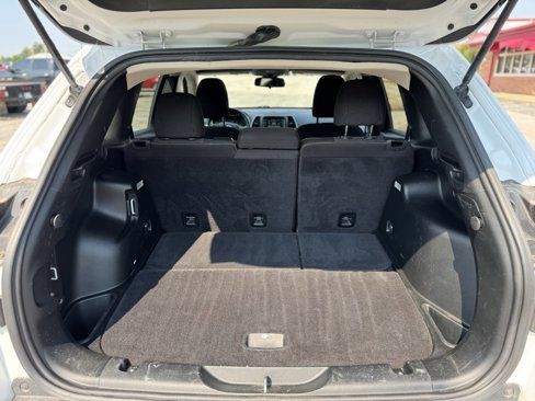 Used 2017 Jeep Cherokee Latitude w/ Trailer Tow Group image 12