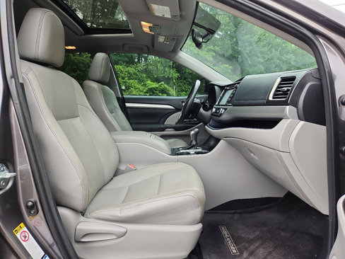 Used 2015 Toyota Highlander XLE image 13