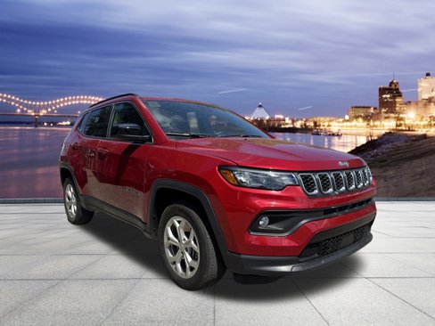 Used 2024 Jeep Compass Latitude image 4