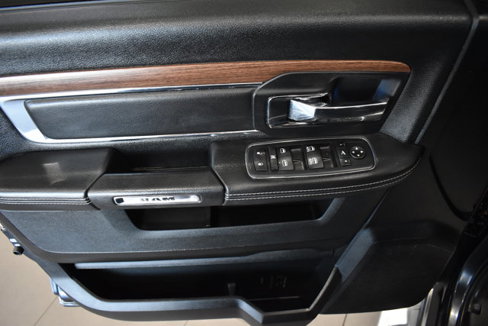 Used 2017 RAM 1500 Laramie image 35