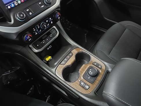 Used 2023 GMC Acadia SLE w/ Driver Convenience Package image 26