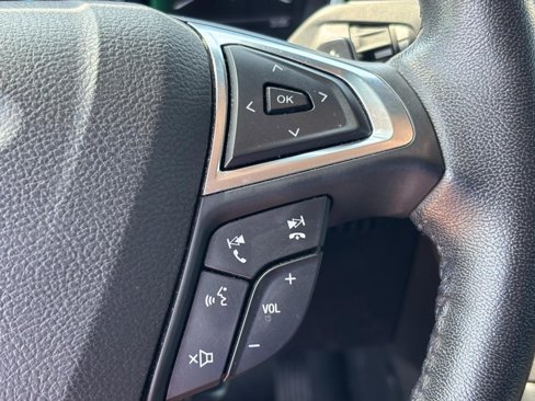 Used 2017 Ford Fusion SE w/ Fusion SE Technology Package image 18