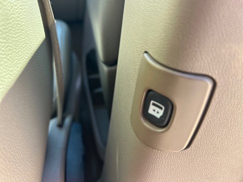 Used 2013 Chrysler Town & Country Touring image 23