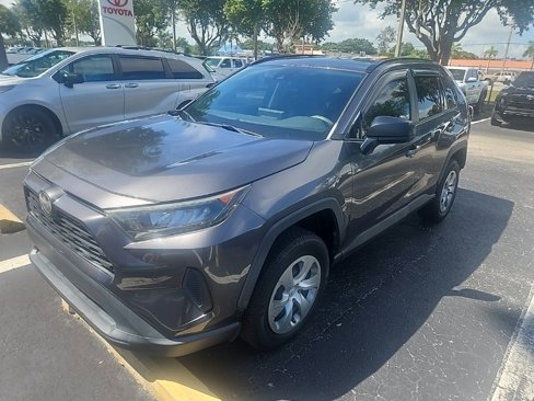 Used 2019 Toyota RAV4 LE image 2