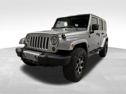 Used 2016 Jeep Wrangler Unlimited Sahara w/ Connectivity Group image 4