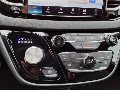 New 2025 Chrysler Voyager LX image 23