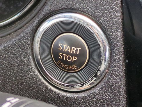 Used 2017 Nissan Rogue SV image 33