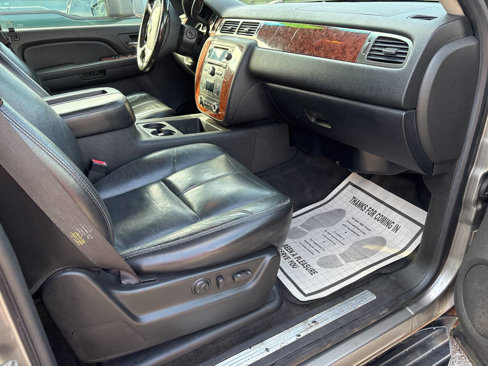 Used 2007 Chevrolet Suburban LTZ w/ LTZ Preferred Equipment Group image 8