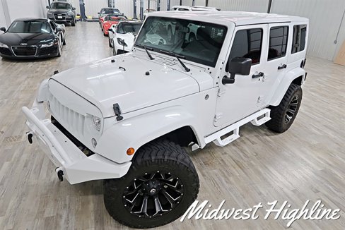 Used 2017 Jeep Wrangler Unlimited Sahara w/ Connectivity Group image 4