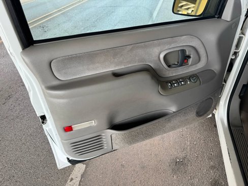 Used 1999 Chevrolet Suburban 2WD w/ Preferred Equipment Group 3 image 10