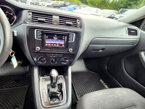 Used 2016 Volkswagen Jetta S image 14