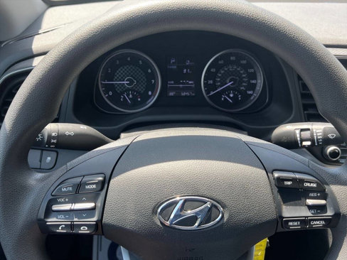 Used 2019 Hyundai Elantra SE image 11
