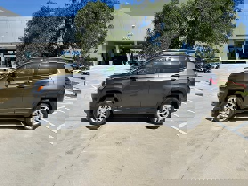 Used 2018 Jeep Compass Sport image 3