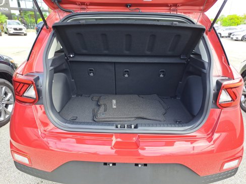 Used 2023 Hyundai Venue SEL w/ Cargo Package image 5