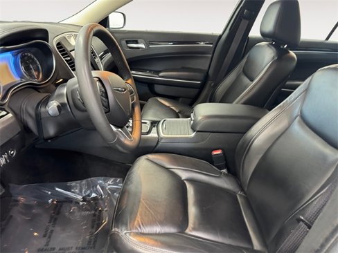 Used 2023 Chrysler 300 Touring L image 6