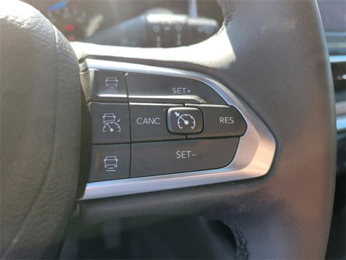 Used 2023 Jeep Compass Limited image 25