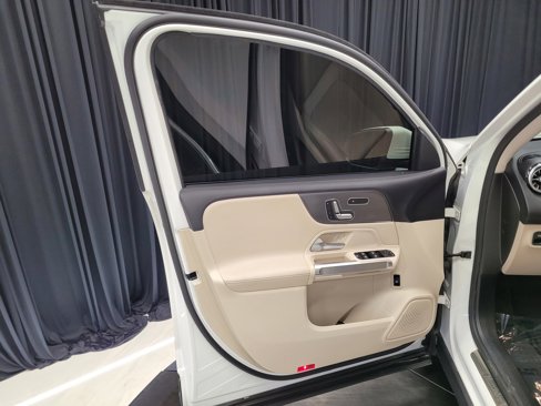Used 2020 Mercedes-Benz GLB 250 w/ Premium Package image 15