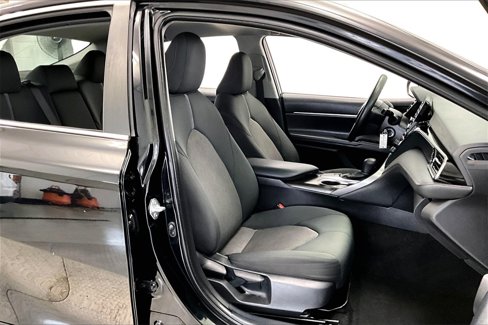 Used 2022 Toyota Camry LE image 7
