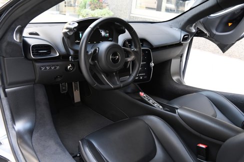 Used 2023 McLaren Artura image 10