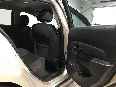Used 2014 Chevrolet Cruze LT image 15
