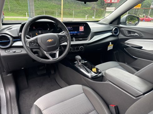 New 2025 Chevrolet Trax LT w/ Driver Confidence Package image 14
