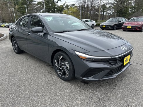 Used 2025 Hyundai Elantra Sport image 3