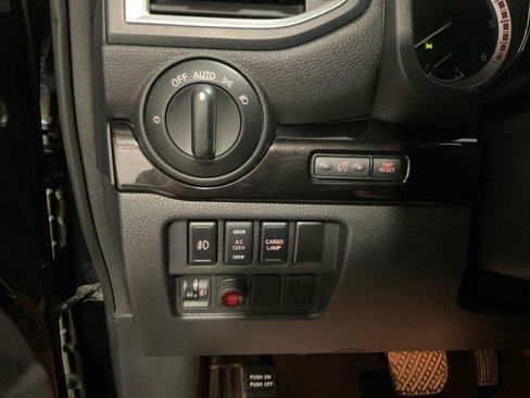 Used 2018 Nissan Titan SL w/ Midnight Edition image 17