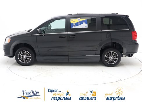 Used 2017 Dodge Grand Caravan SXT image 8
