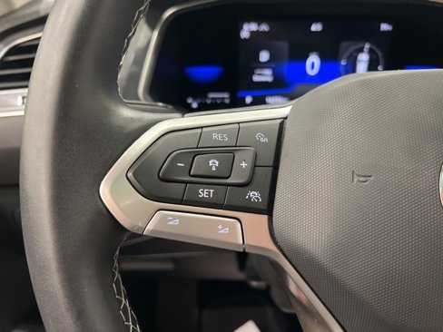 Used 2023 Volkswagen Tiguan SE w/ Panoramic Sunroof Package image 27