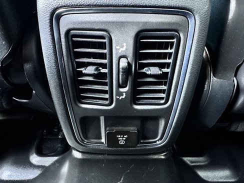 Used 2022 Jeep Grand Cherokee Laredo X image 28
