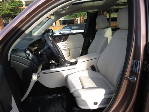 Certified 2022 Mercedes-Benz GLB 250 4MATIC image 18