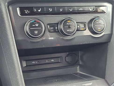 Used 2021 Volkswagen Tiguan SE image 13