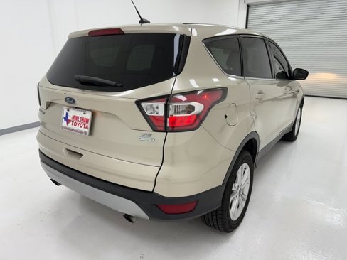 Used 2017 Ford Escape SE image 8