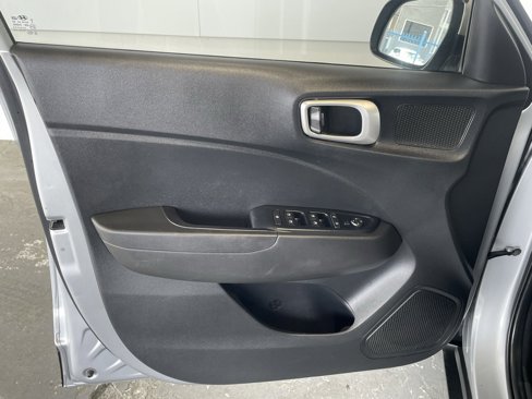 Used 2020 Hyundai Venue SE image 13