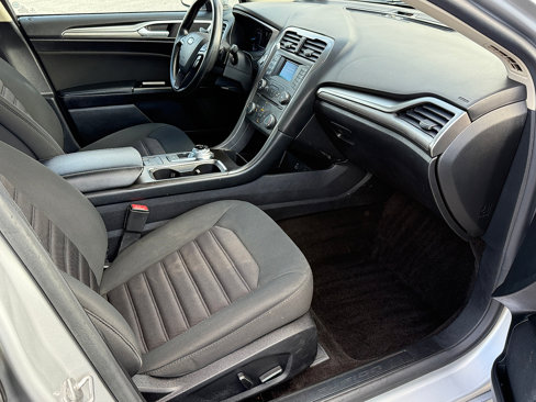 Used 2017 Ford Fusion SE image 33