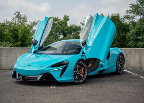 New 2025 McLaren Artura image 2