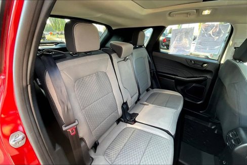 Used 2022 Ford Escape SE w/ SE Sport Appearance Package image 25