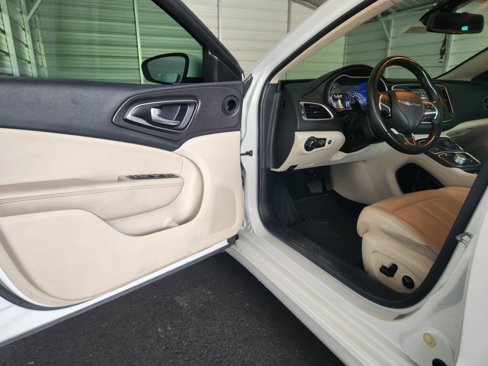 Used 2017 Chrysler 200 Limited Platinum image 23