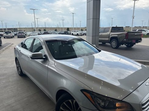 Used 2015 Hyundai Genesis 3.8 image 3