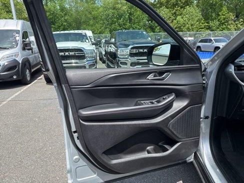 Used 2023 Jeep Grand Cherokee L Altitude image 36