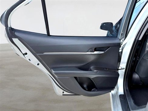 Used 2021 Toyota Camry SE image 23