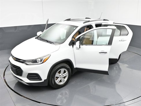 Used 2017 Chevrolet Trax LT w/ Sun & Sound Package image 38