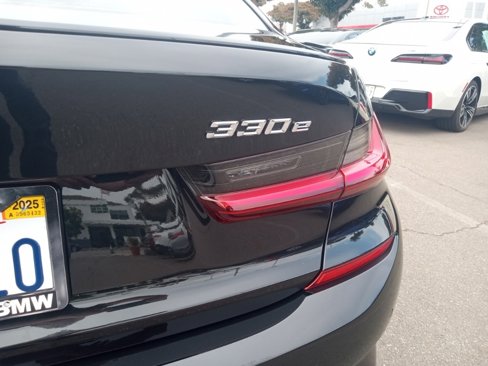 Used 2022 BMW 330e w/ M Sport Package image 10