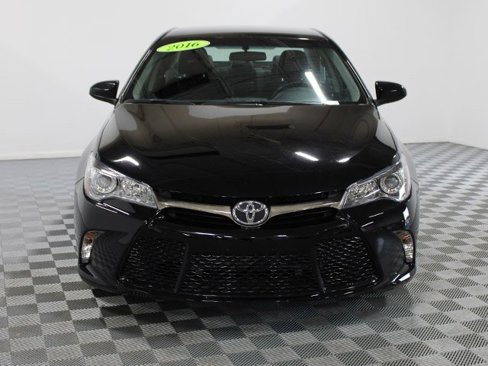Used 2016 Toyota Camry SE image 9